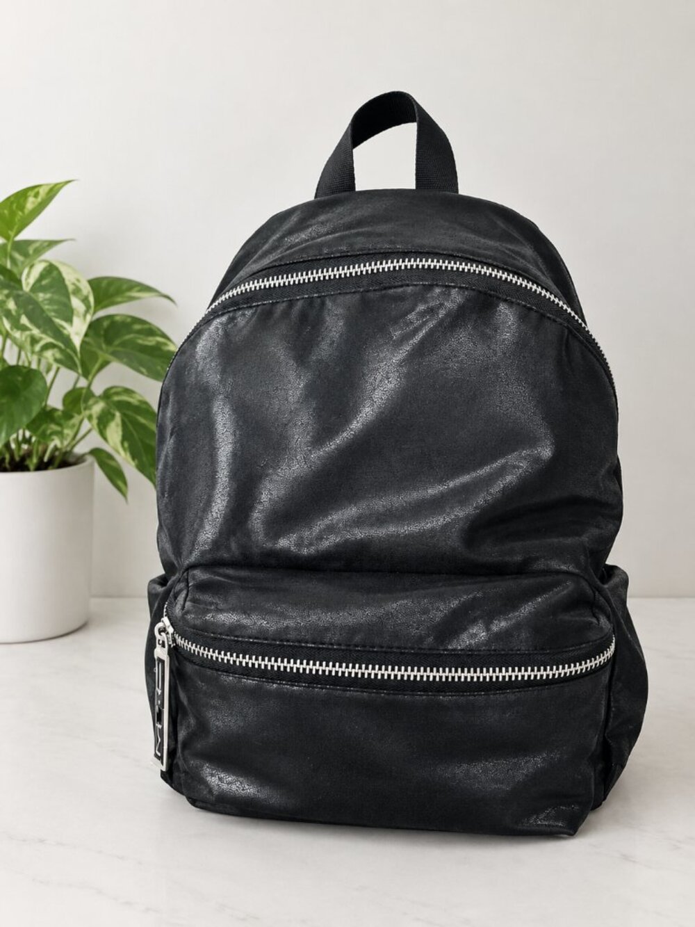 ✨MAC Cosmetics Employee Backpack NWT and dust cover bag